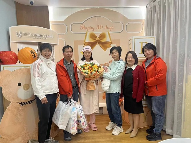 星群工會(huì)慰問“三胎”職工家庭，傳遞溫暖關(guān)懷